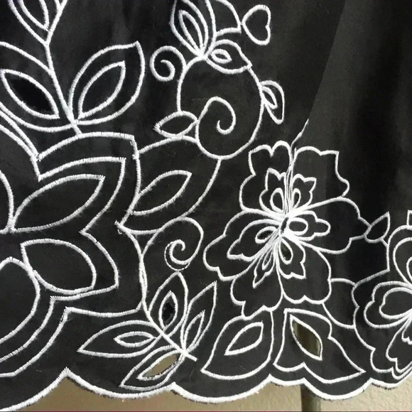 Robbie Bee Black Strapless Floral Dress - Picture 4 of 7